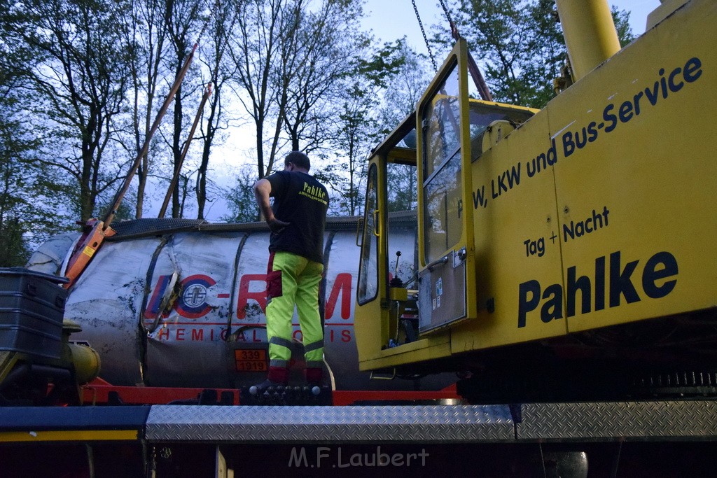 VU Gefahrgut LKW umgestuerzt A 4 Rich Koeln Hoehe AS Gummersbach P578.JPG - Miklos Laubert